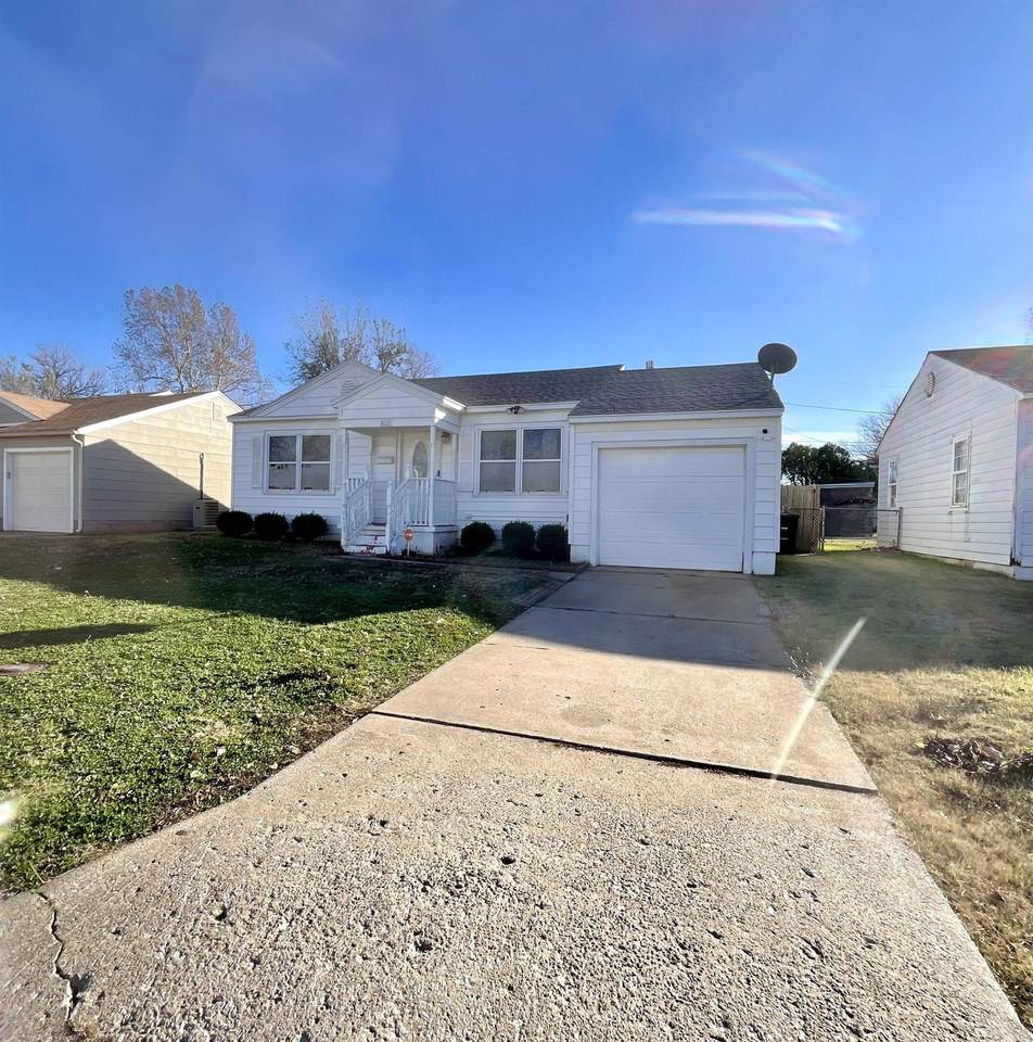 413 Vine Ave - Photo 1