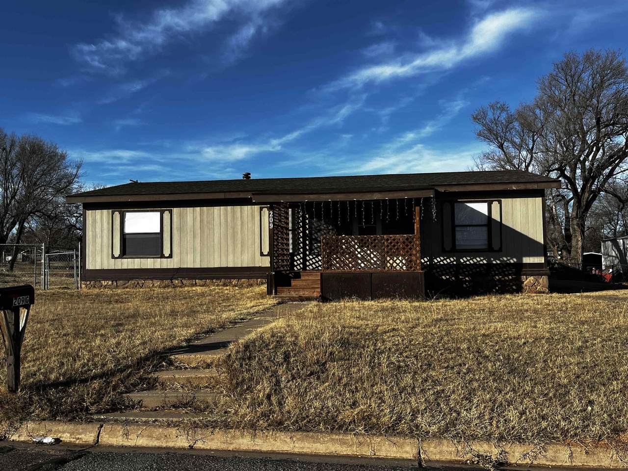 209 Avenue G - Photo 1