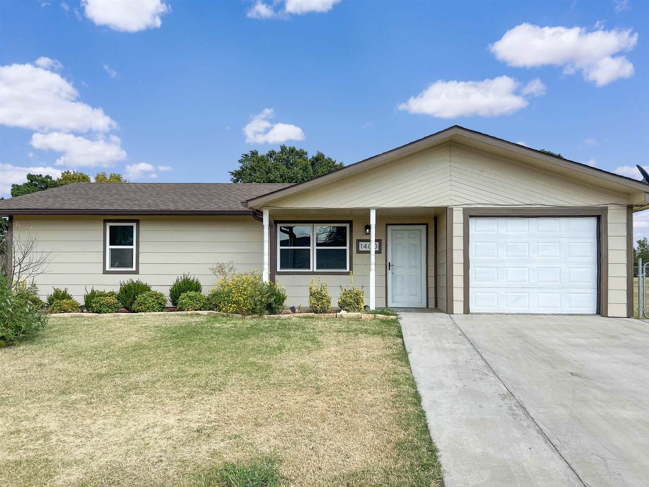 1400 Noble - Photo 1