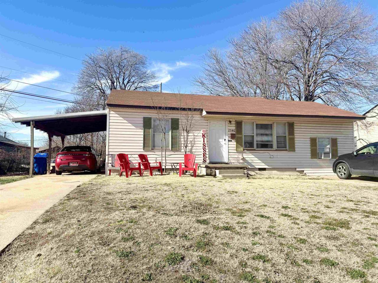 2546 Everitt Dr - Photo 1