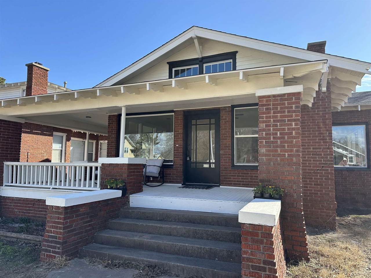 1407 Broadway - Photo 1