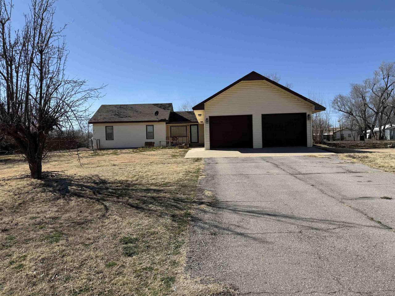 801 22nd St - Photo 1