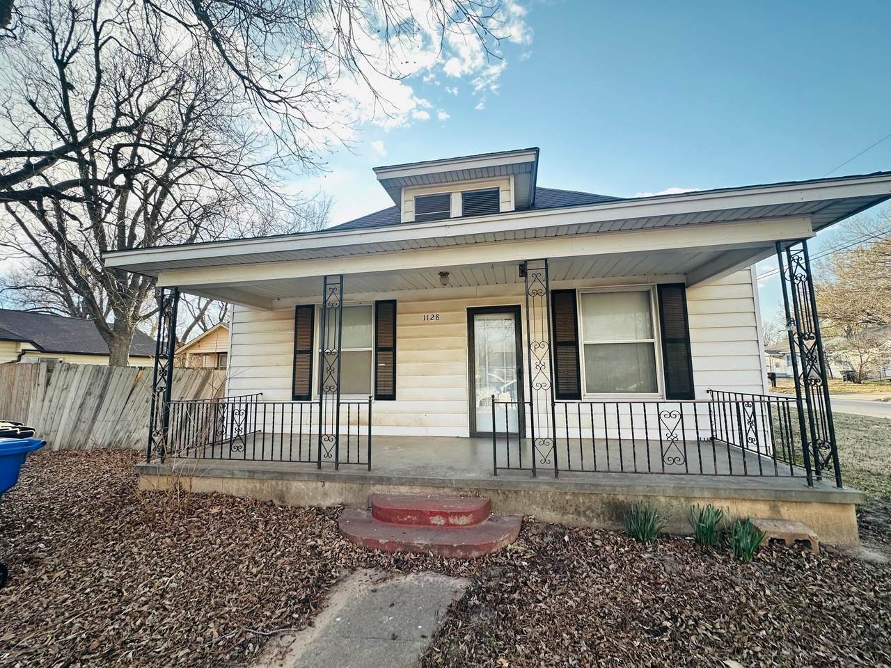 1128 Jefferson St - Photo 1