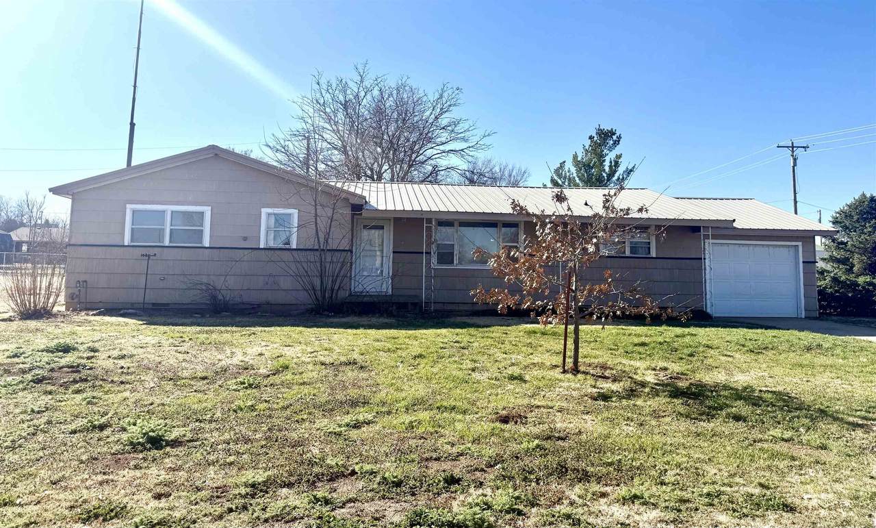 611 4th Street - Photo 1