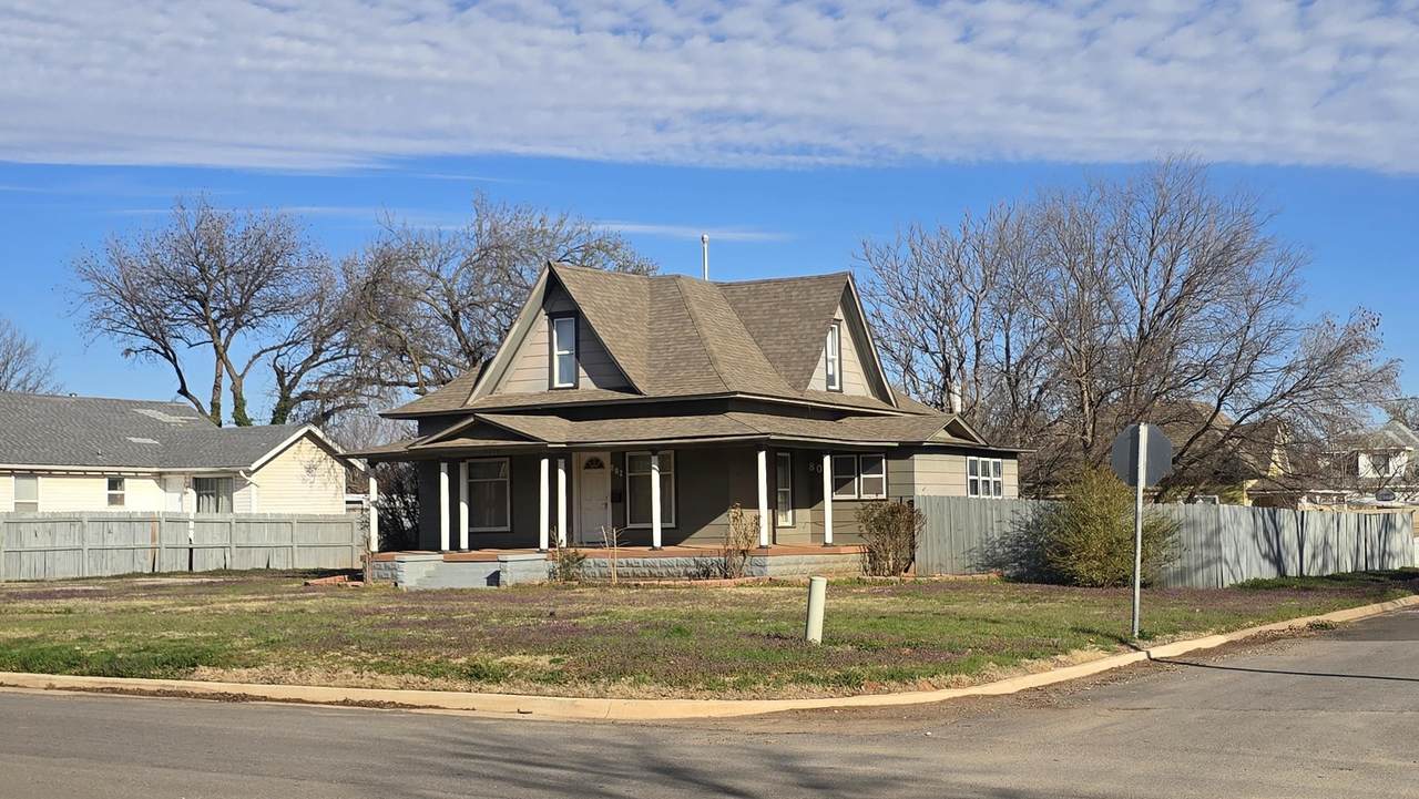 802 Locust St - Photo 1