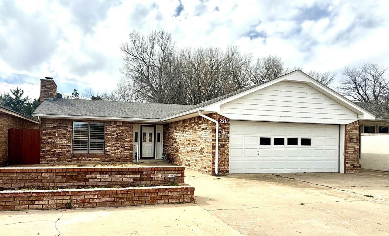 2211 Briarwood - Photo 1