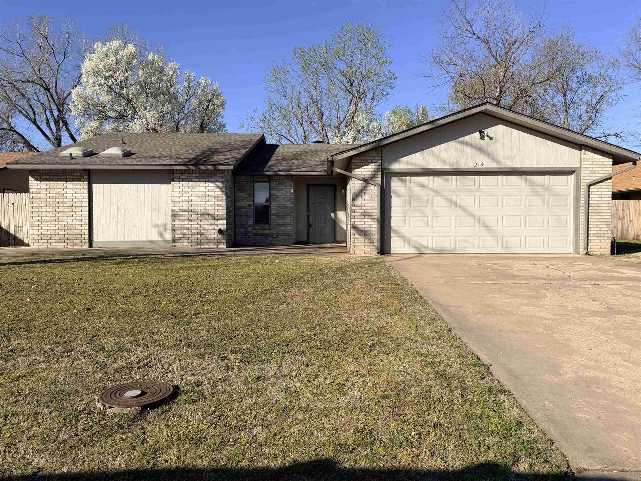 214 Rose Tree Ln - Photo 1