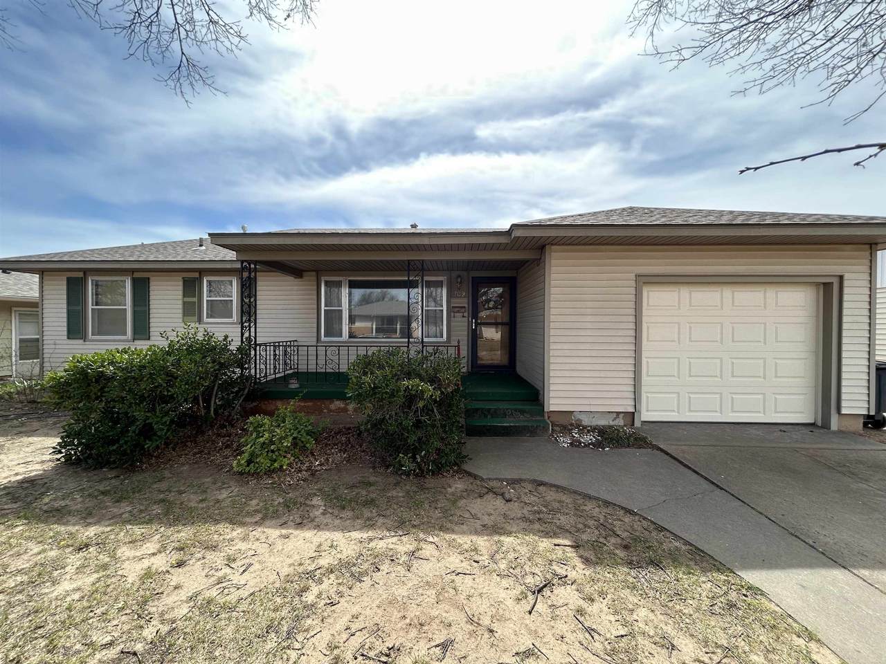 709 Palm St - Photo 1
