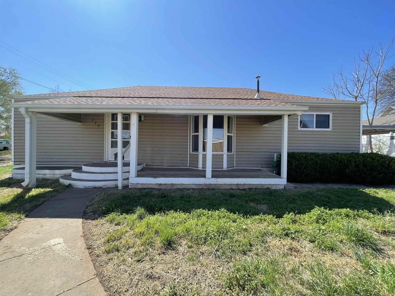 219 Maple St - Photo 1