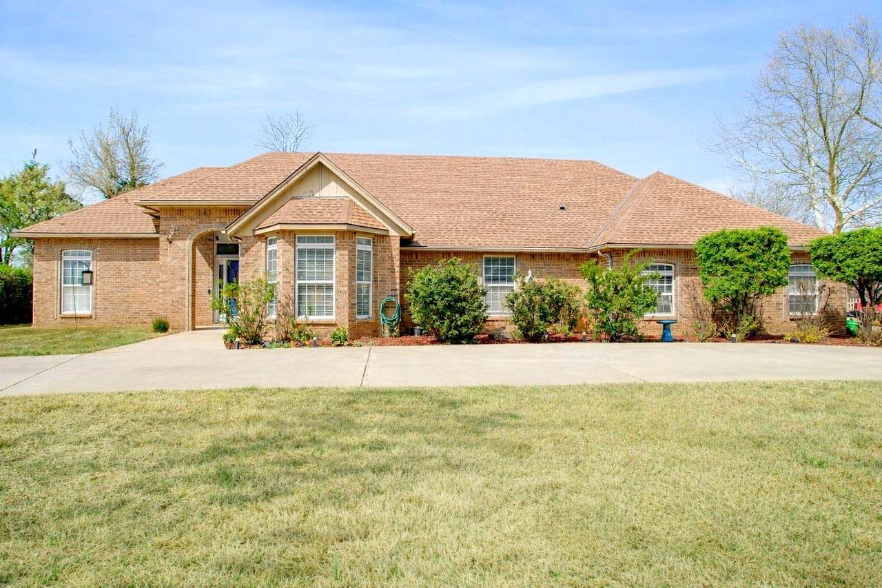 2604 Kelly Rd - Photo 1