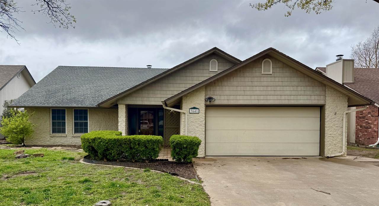 3641 Lakeshore - Photo 1