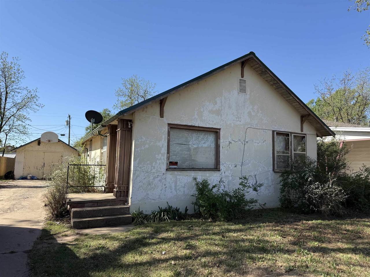 1811 Kansas Ave - Photo 1