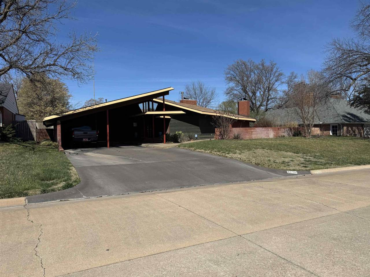 1806 Mockingbird Ln - Photo 1