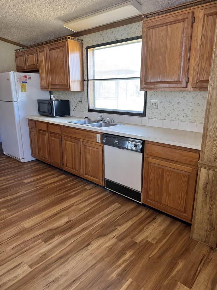 501 Cedar St - Photo 1