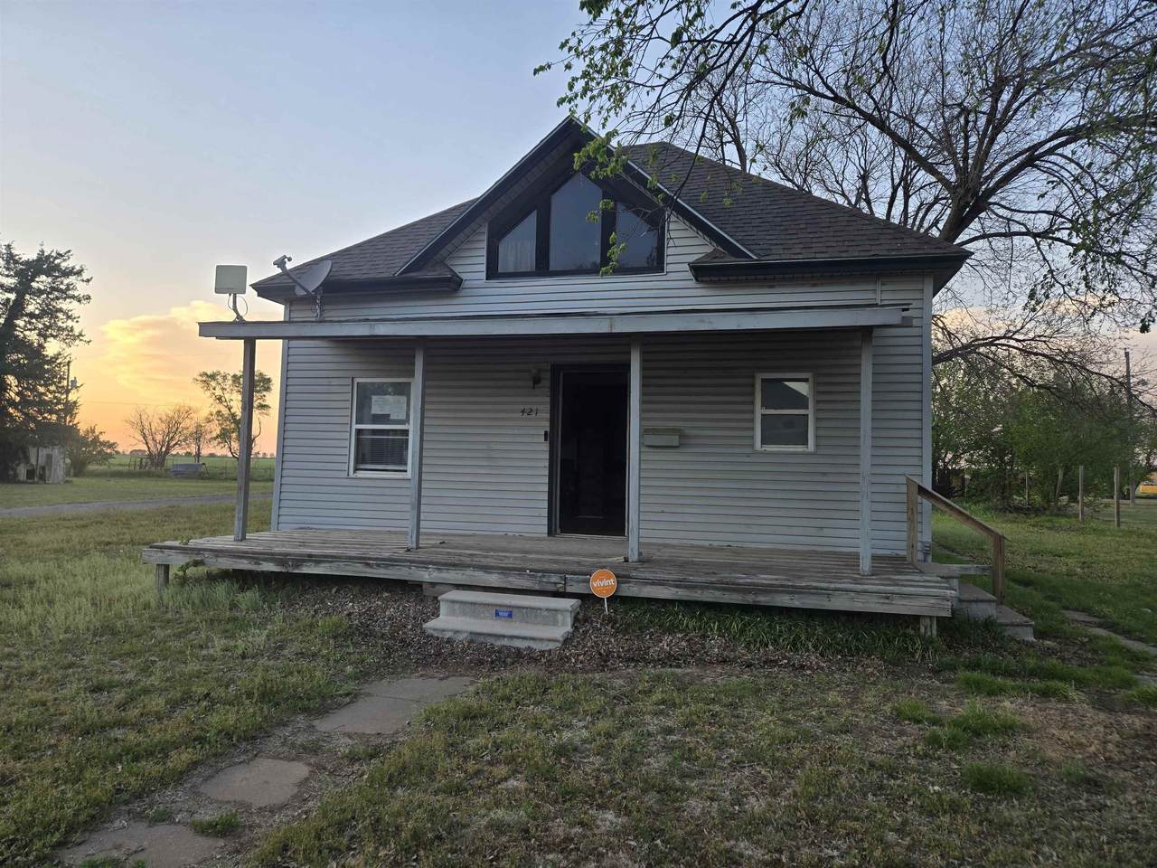 421 Main St - Photo 1