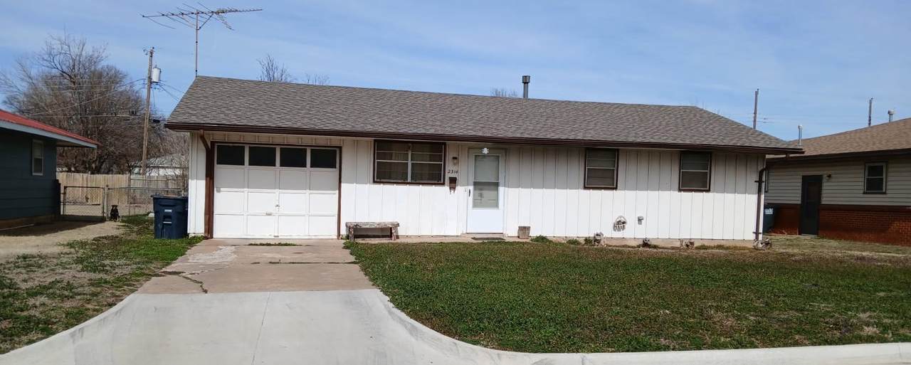 2314 Locust Ave - Photo 1