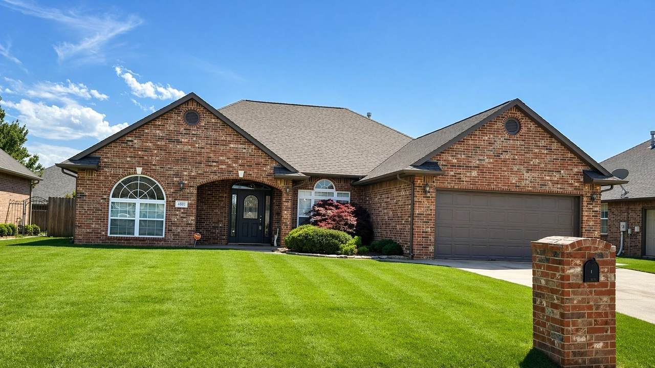 4801 Oakcrest - Photo 1