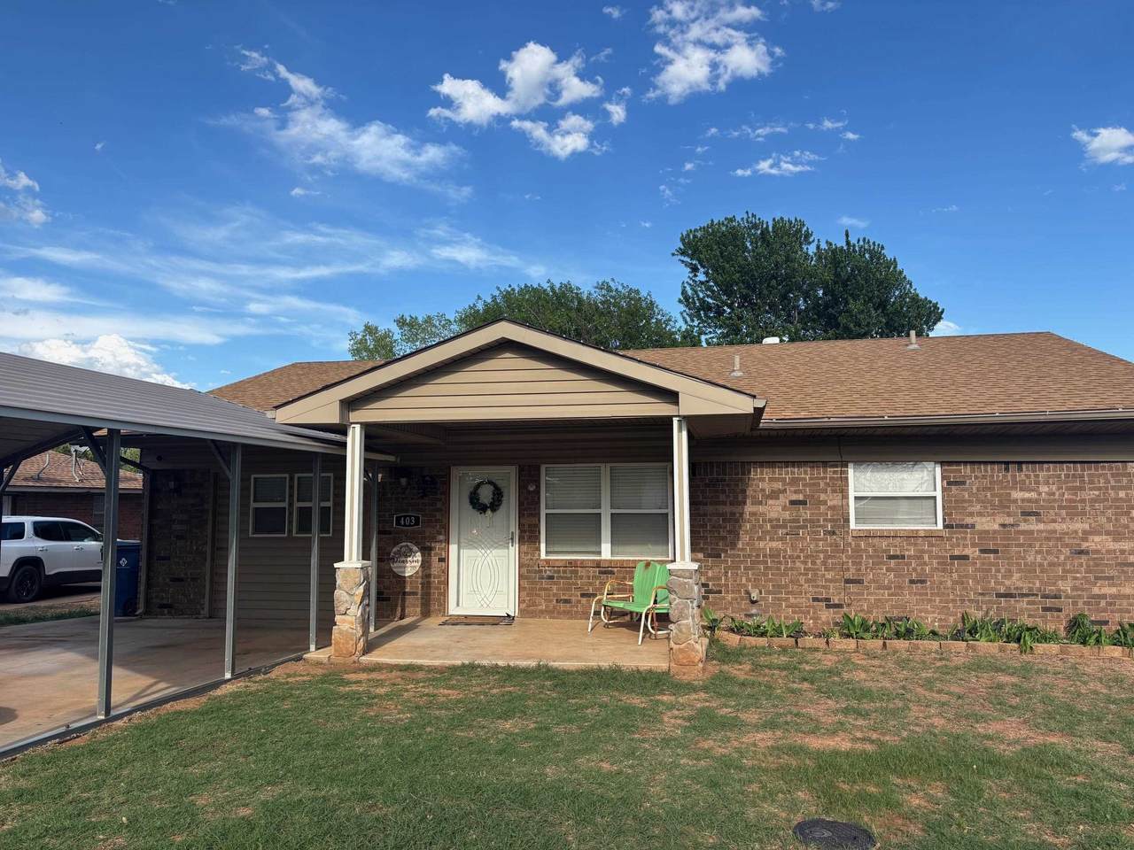 403 Westview - Photo 1