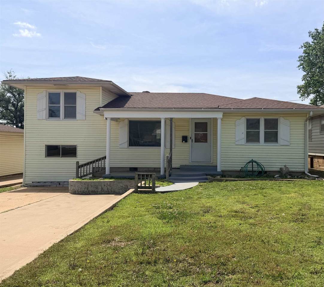 1621 Park Ave - Photo 1