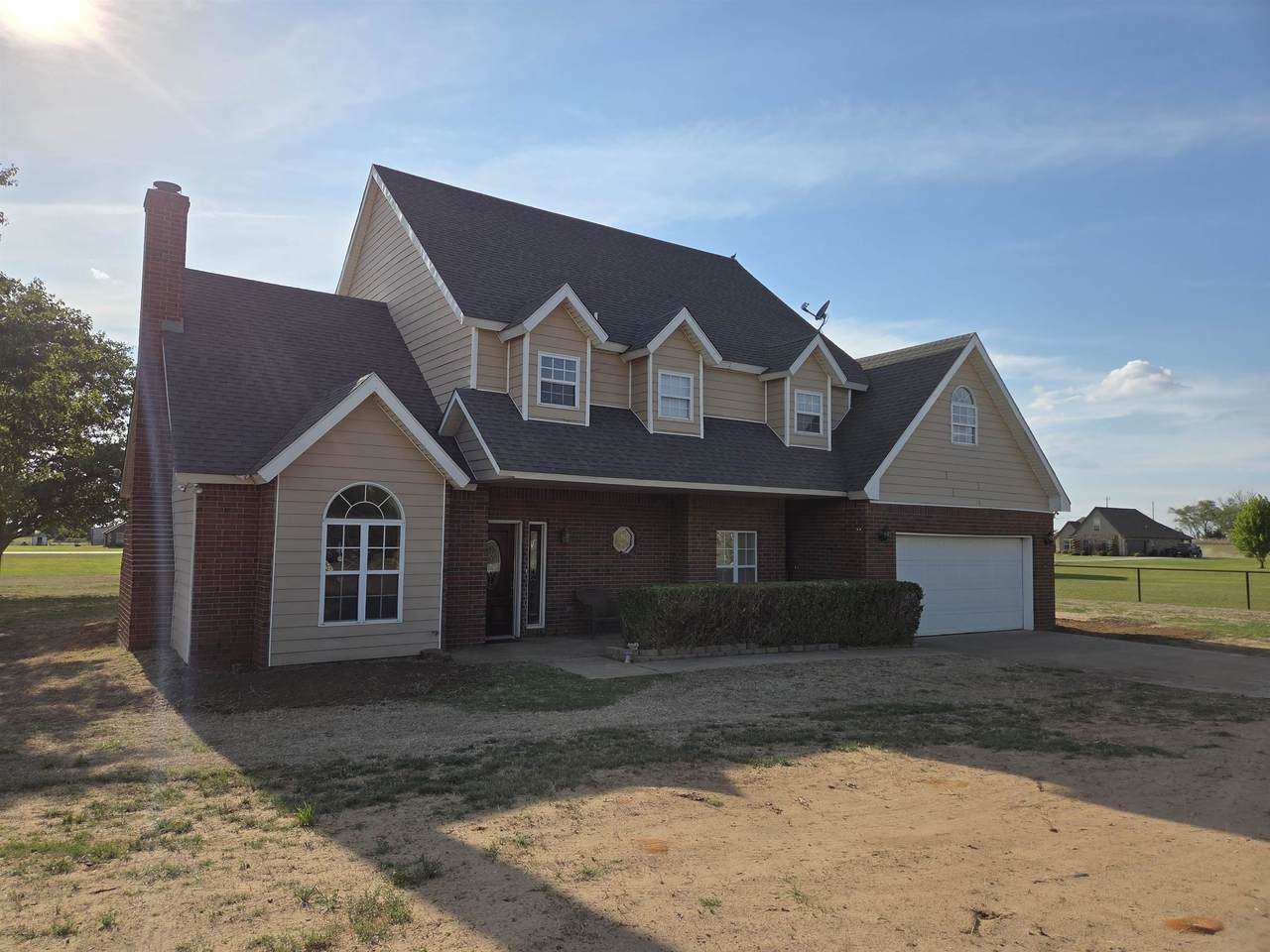 210 Thistledown Rd - Photo 1