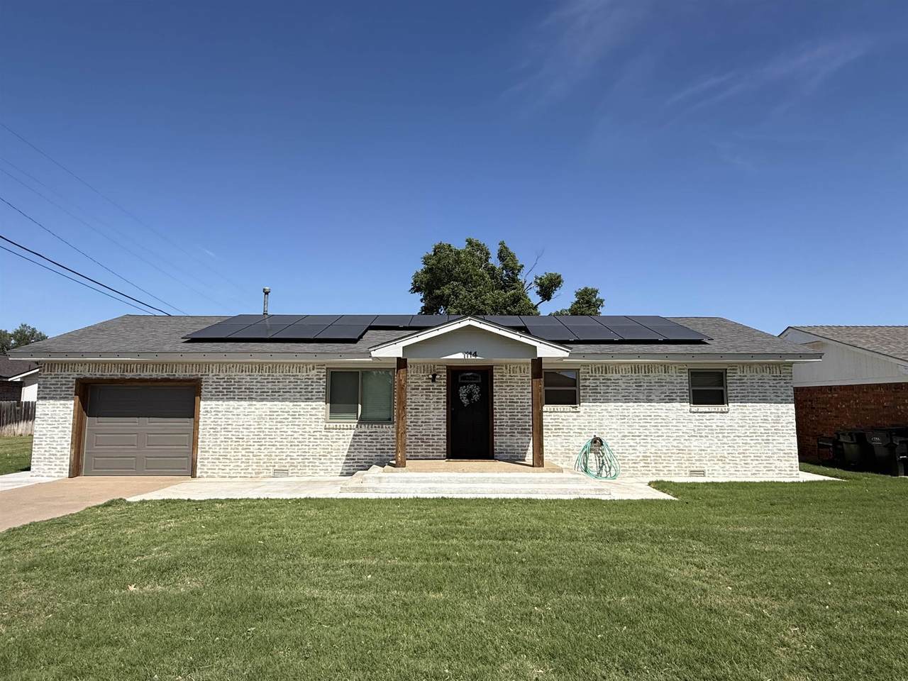 1114 Villa Dr - Photo 1