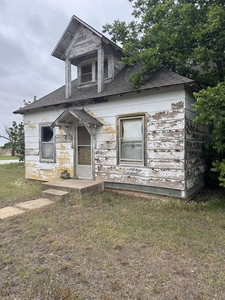 206 Commanche Street - Photo 1