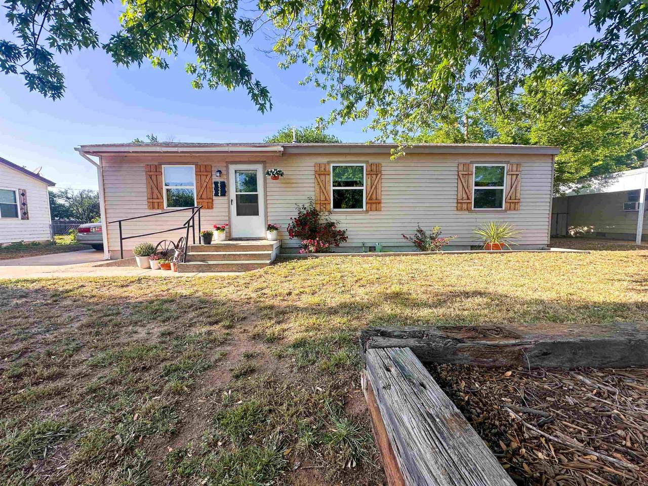 2524 Kansas - Photo 1