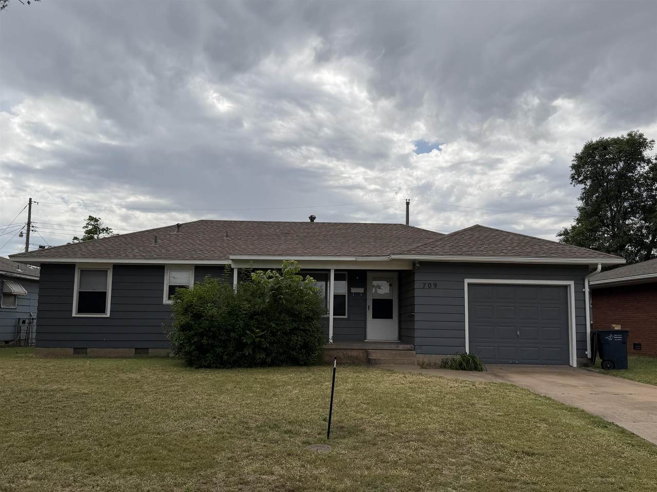 709 Cottonwood - Photo 1