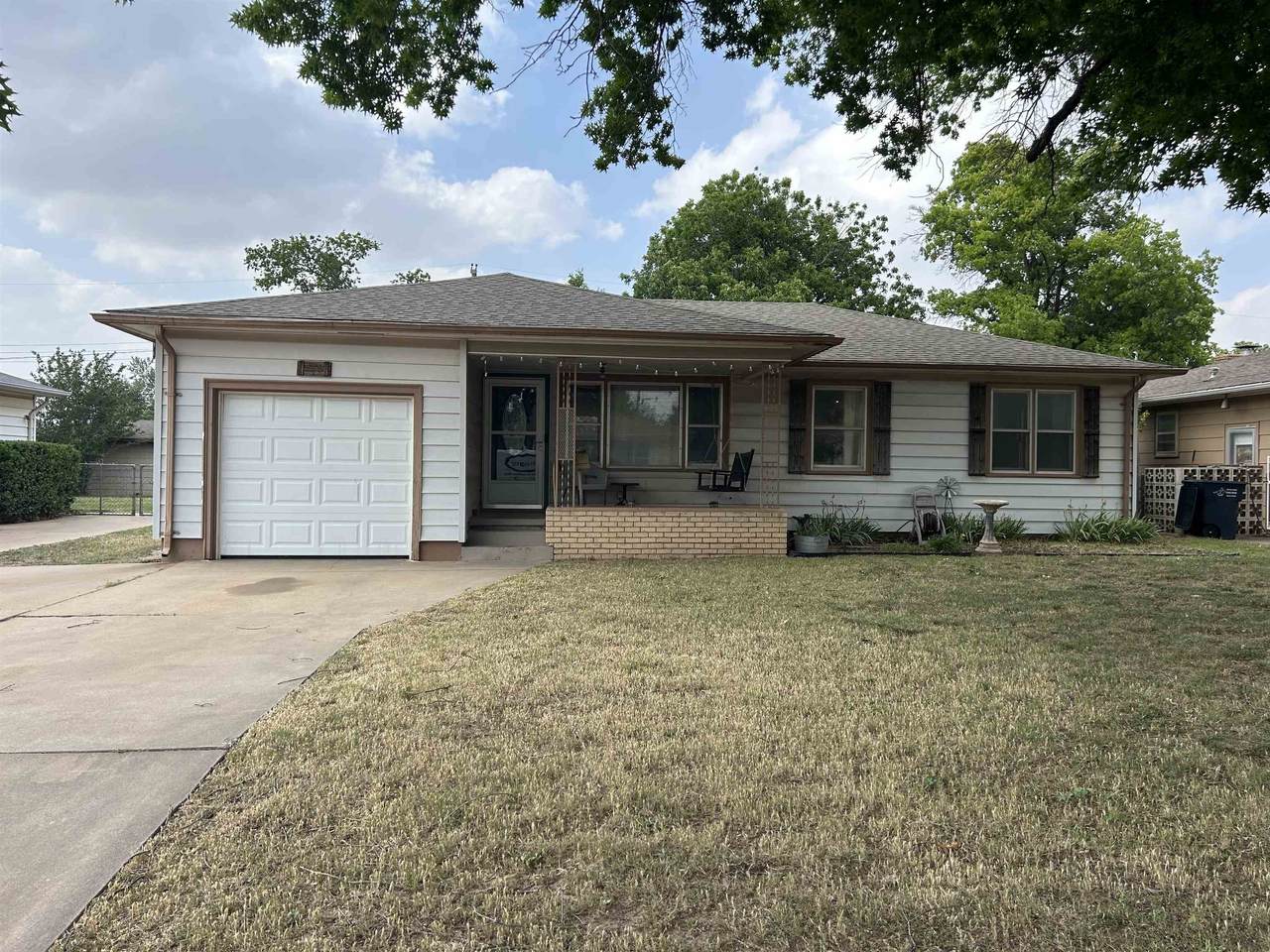 726 Hickory - Photo 1