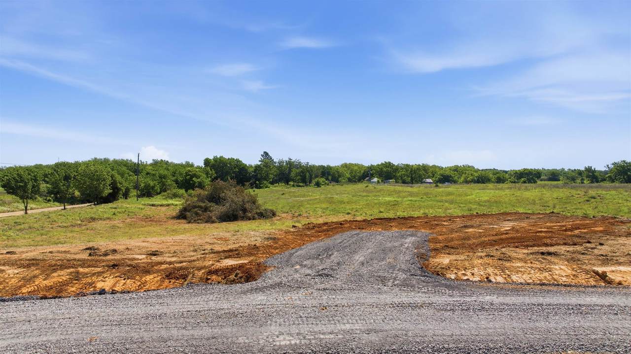 5201 Lone Chimney - Photo 1
