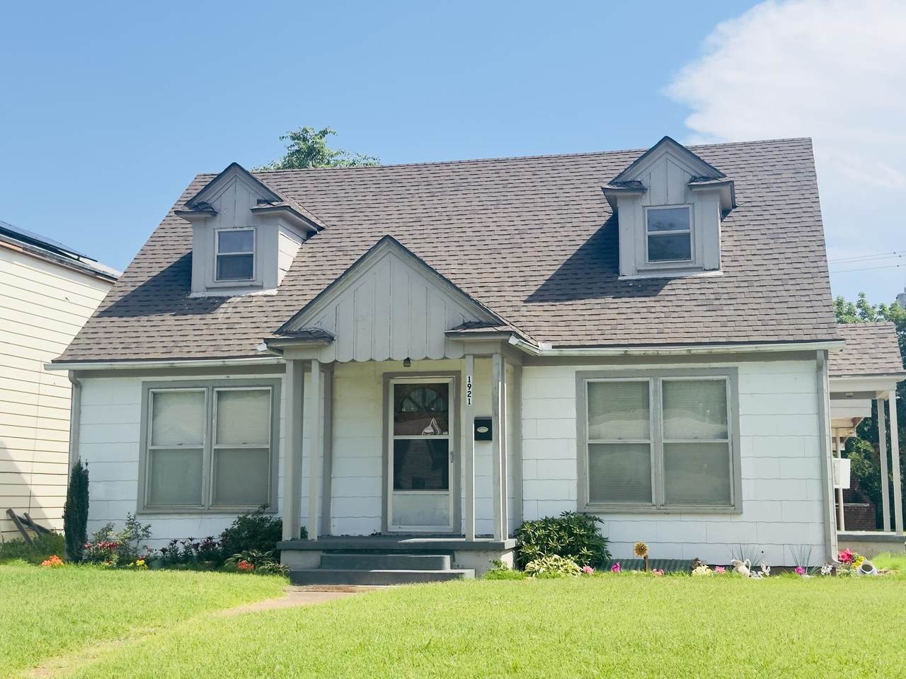 1921 Maple Ave - Photo 1