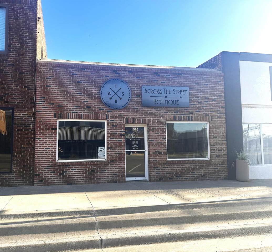 1013 Main St - Photo 1