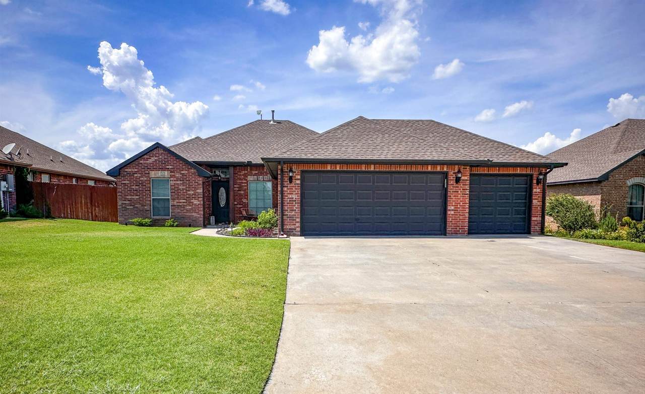 1729 Robin Dr - Photo 1