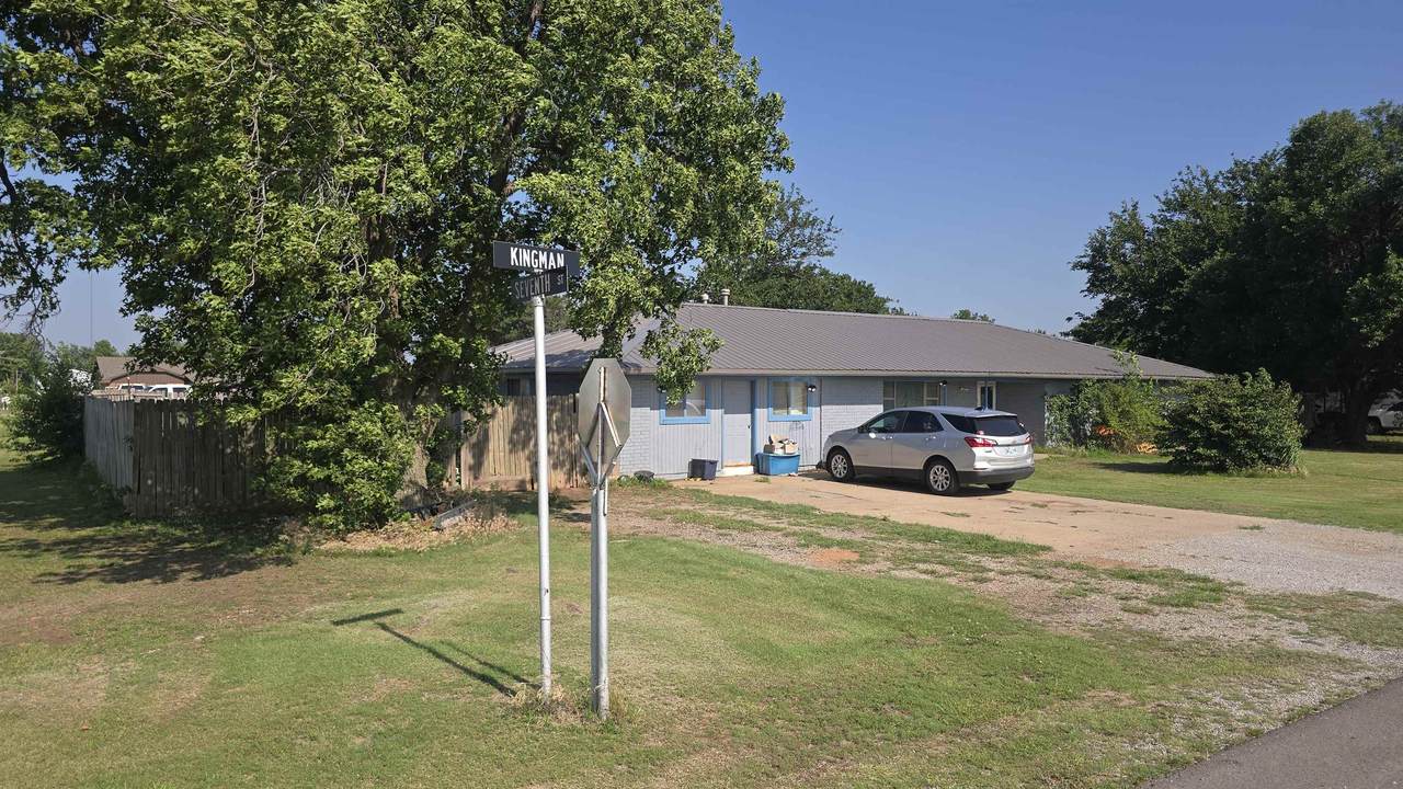 623 Kingman St - Photo 1