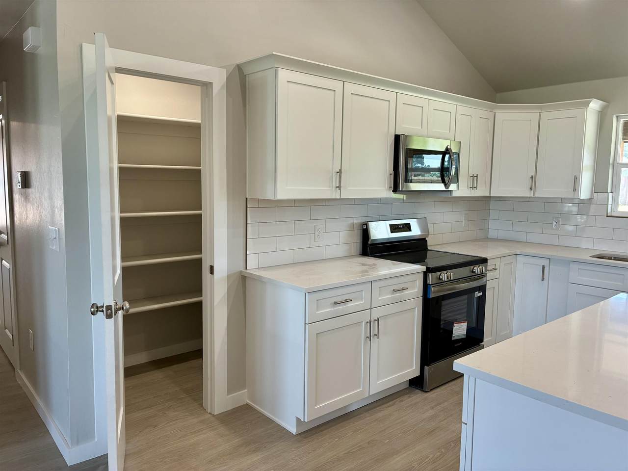 205 Kathy Pl - Photo 1