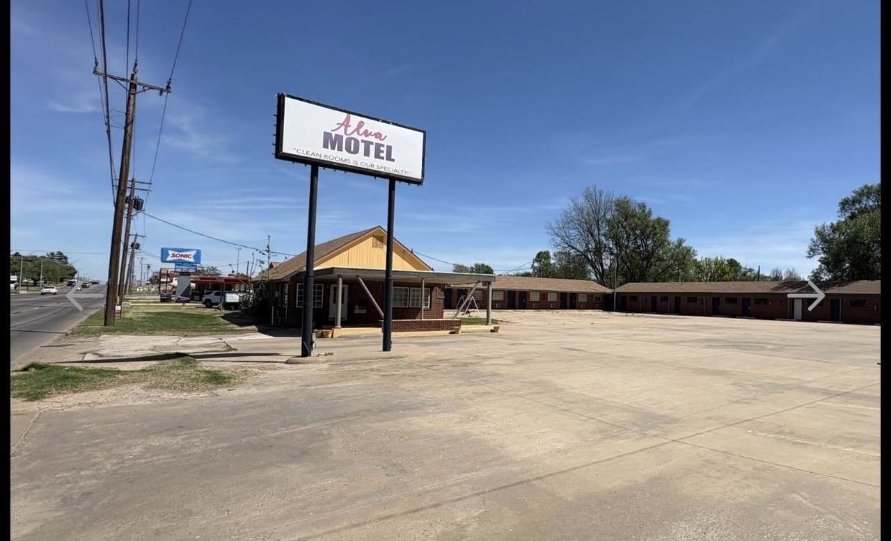 105 Oklahoma Blvd - Photo 1