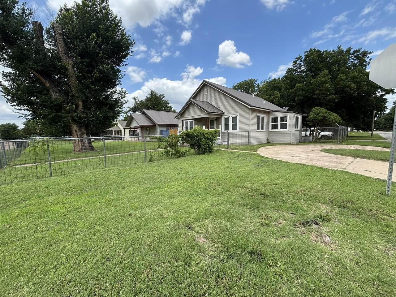 1432 Cherokee Ave - Photo 1