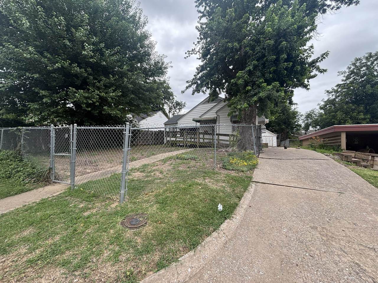 1913 Maple Ave - Photo 1