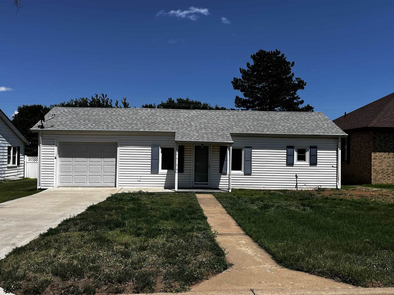 804 Avenue E - Photo 1
