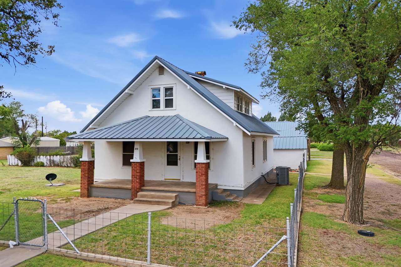 312 Lincoln Street - Photo 1
