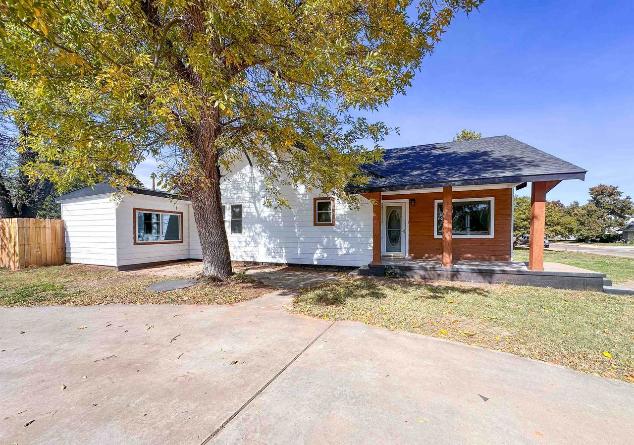1623 8th St - Photo 1