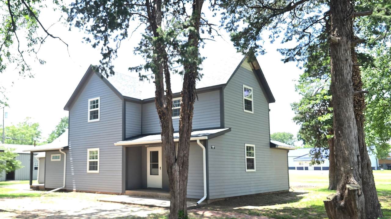 319 Aspen Ave - Photo 1
