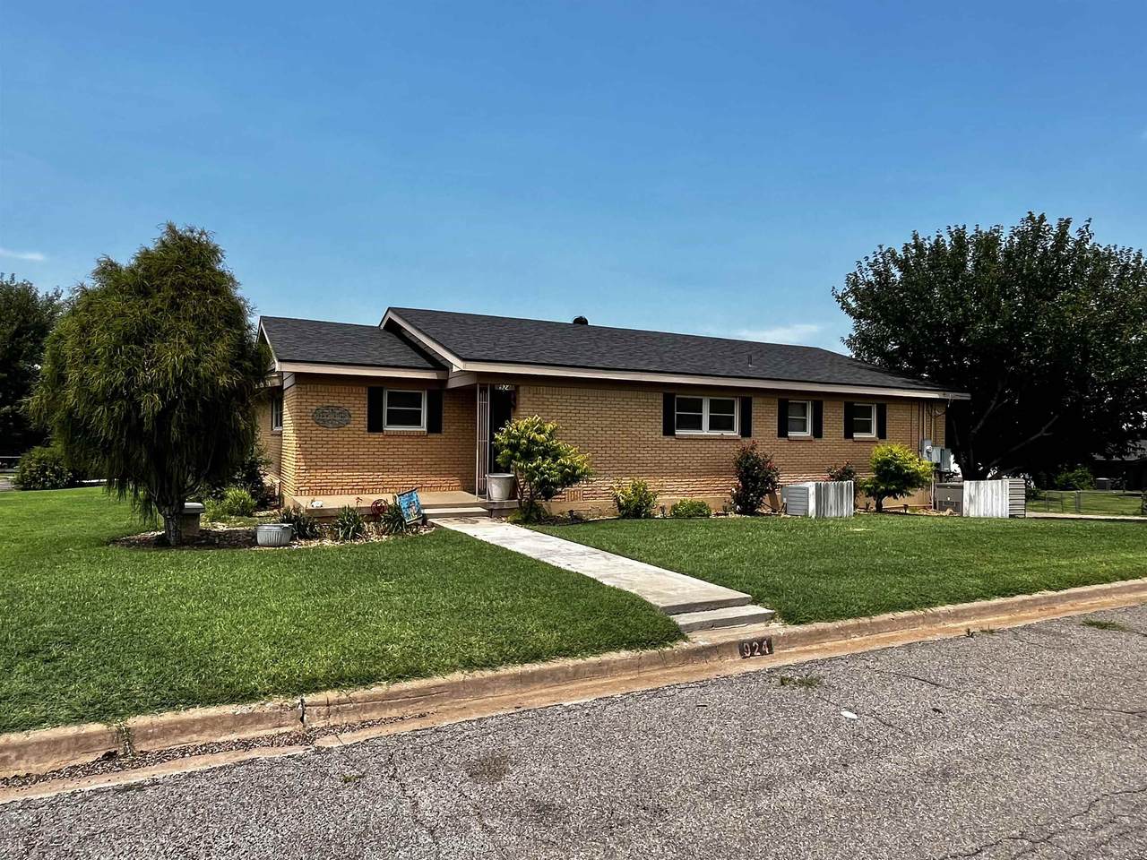 924 5th Street - Photo 1