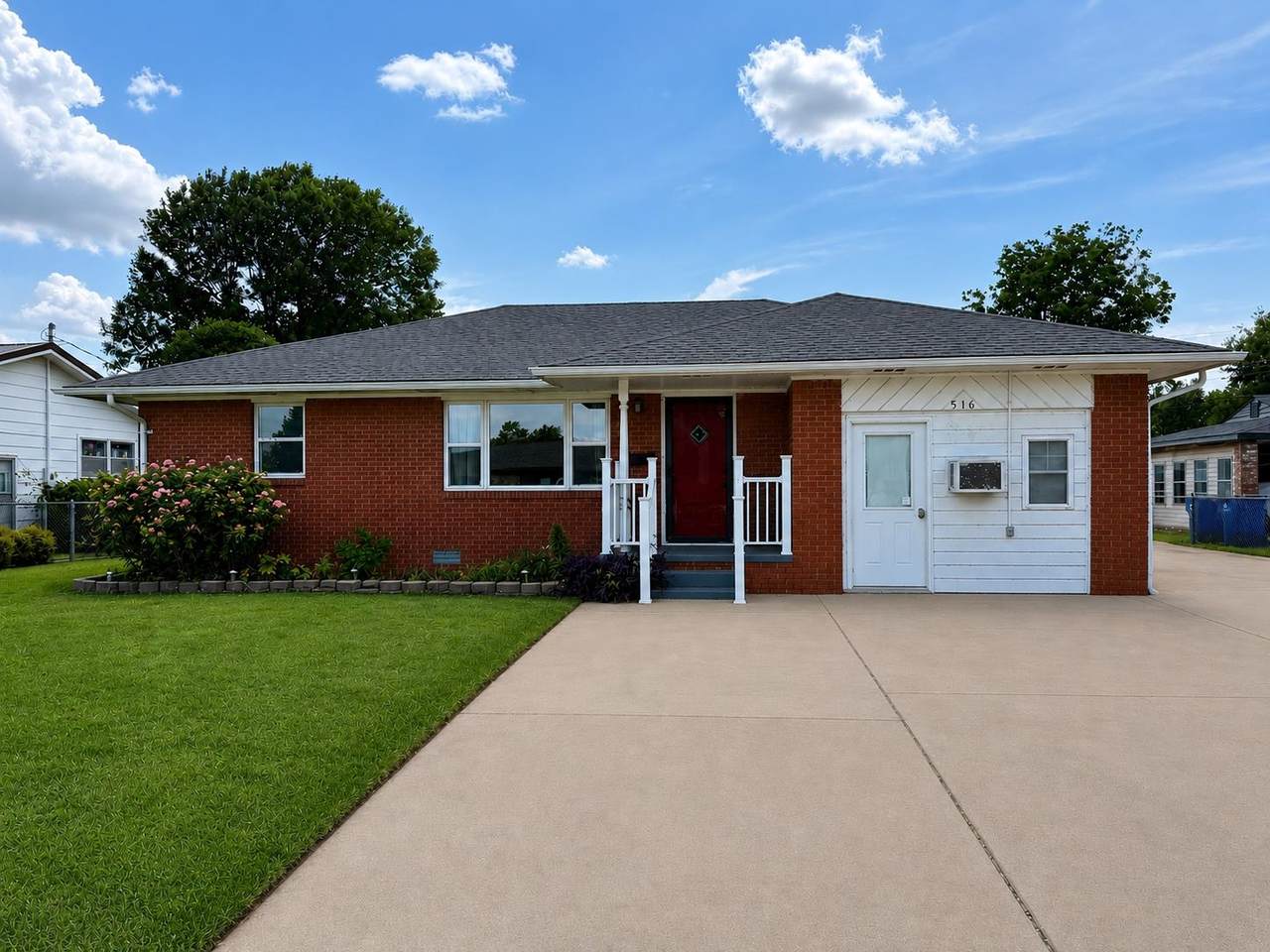516 Oak - Photo 1