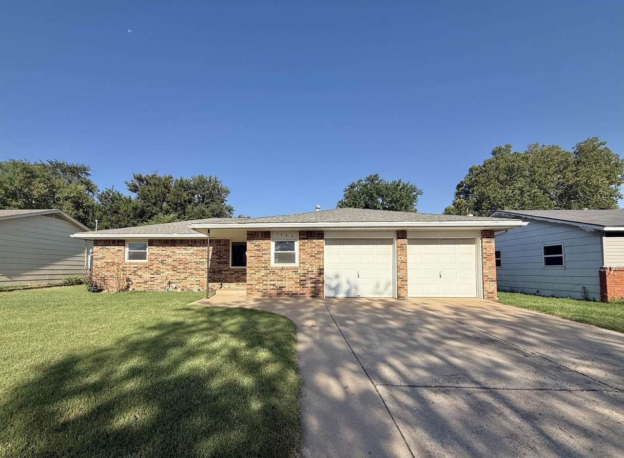 1423 23rd St - Photo 1