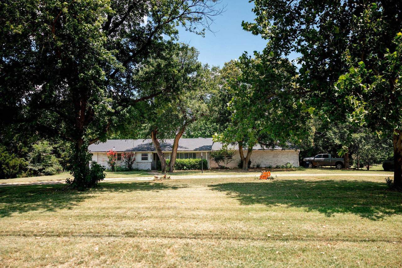 805 Oakwood Rd - Photo 1