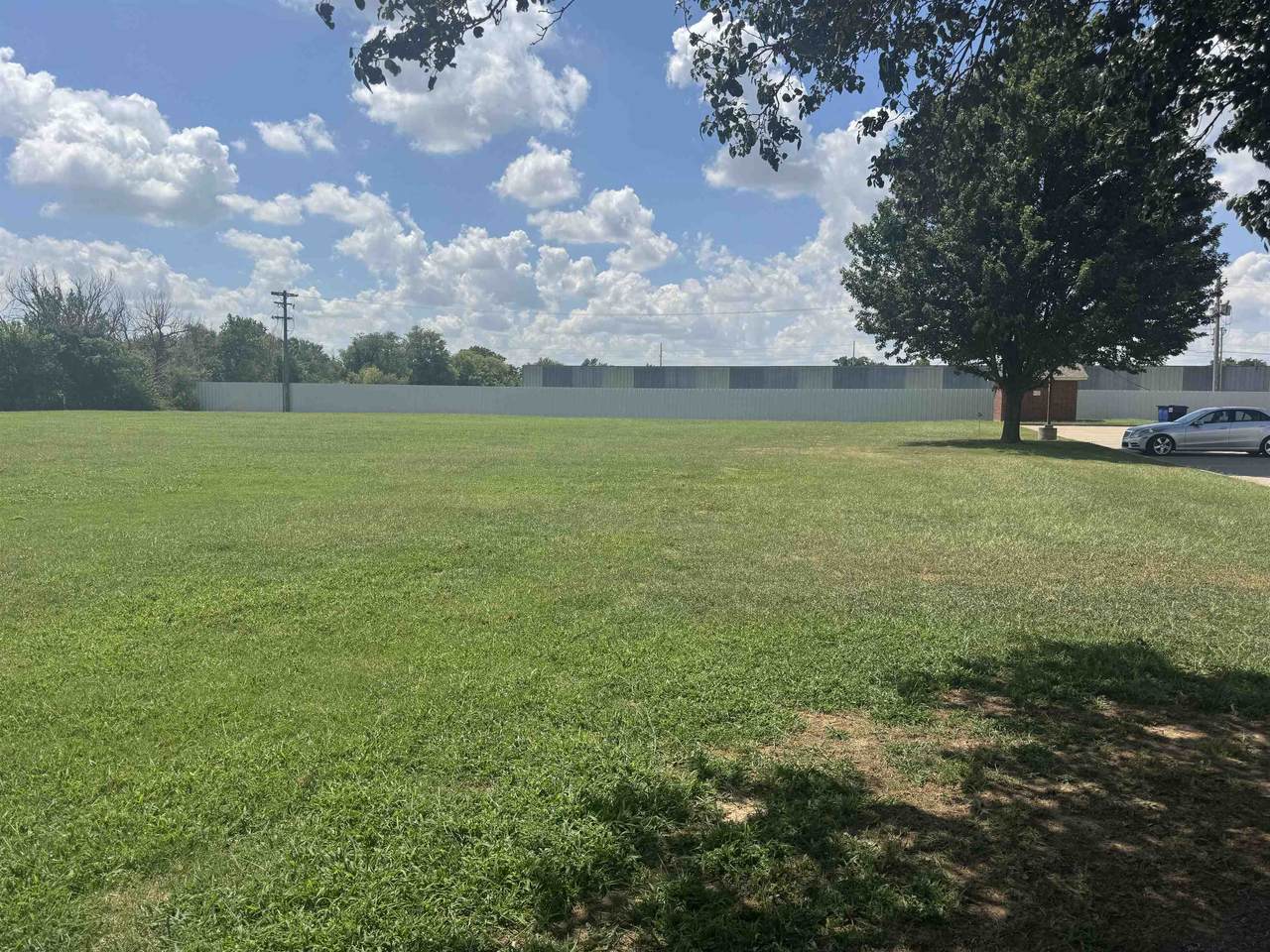 829 Moore - Photo 1