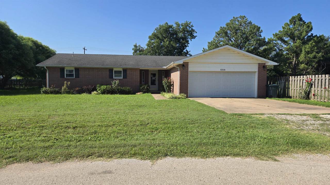 1316 Lincoln St - Photo 1