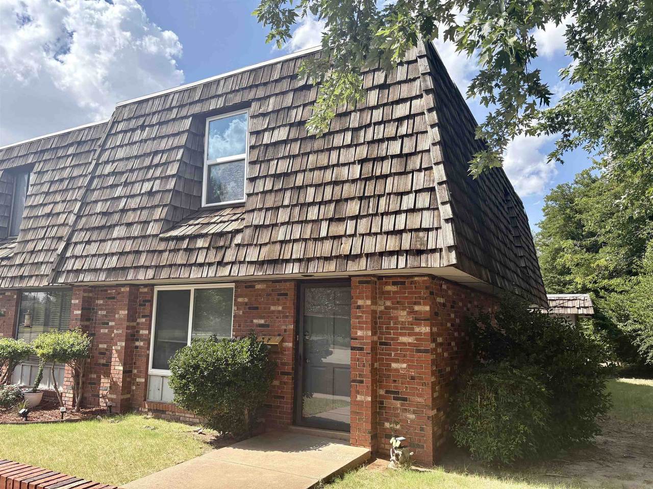 2106 Indian Drive - Photo 1