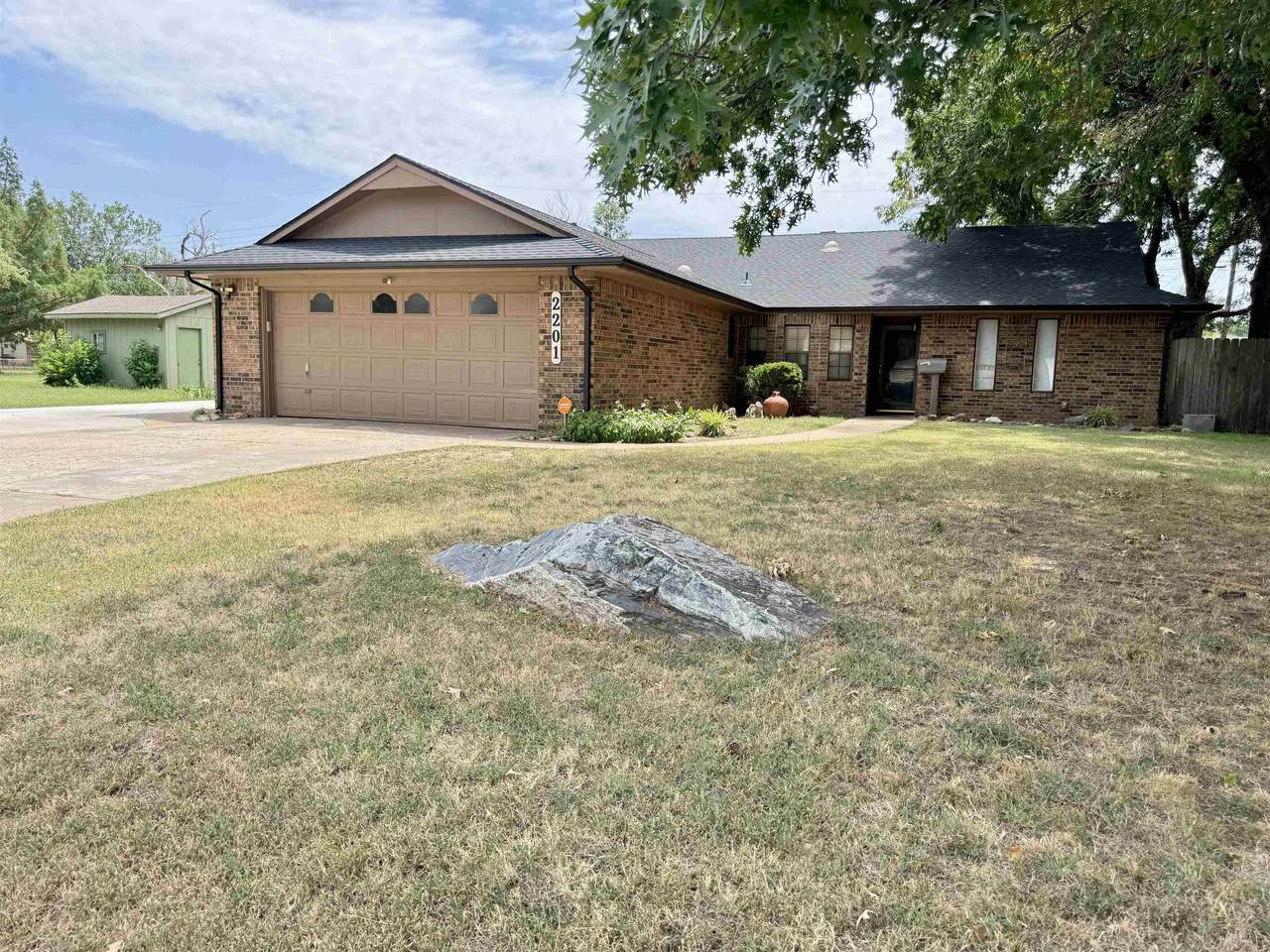 2201 Cedar Ave - Photo 1